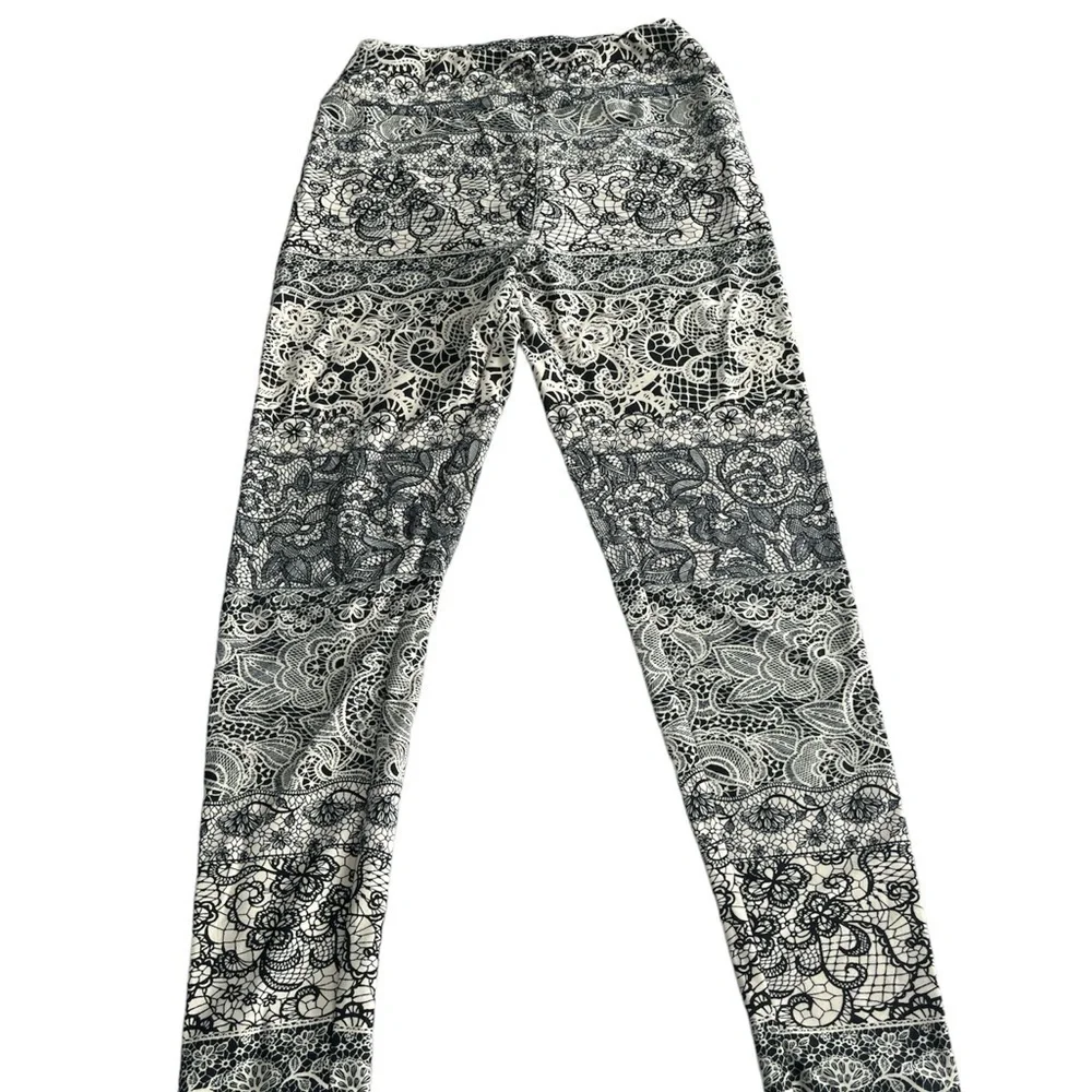 Lularoe OS Black and Cream Paisley Leggings